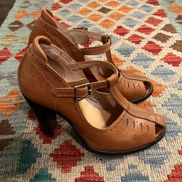 YMC Heels - Picture 2 of 6